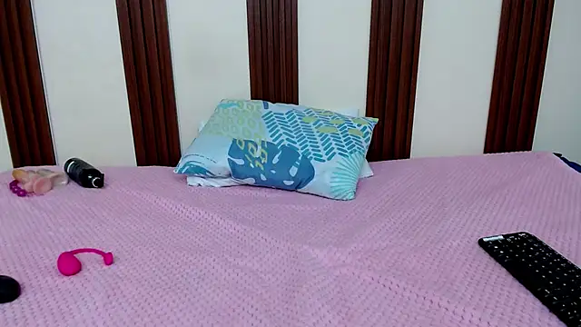 skinnykattylush19 online show from June 19, 6:19 am