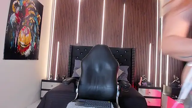 Snapshot of BiancaFerrerr1 chatting on May 24, 12:27 pm BiancaFerrerr1 online show from May 24, 12:27 pm
