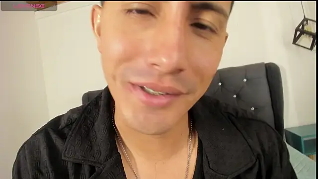 Snapshot of marcos_vieyra chatting on June 9, 7:48 pm marcos vieyra online show from June 9, 7:48 pm