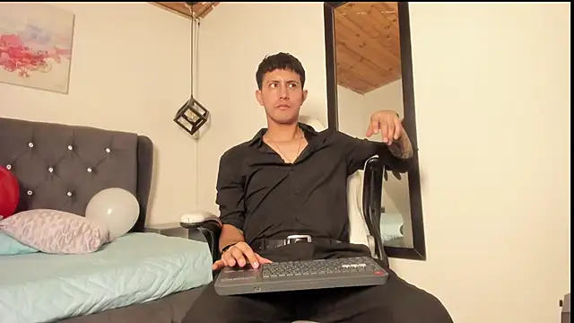 Snapshot of marcos_vieyra chatting on June 30, 7:14 pm marcos vieyra online show from June 30, 7:14 pm