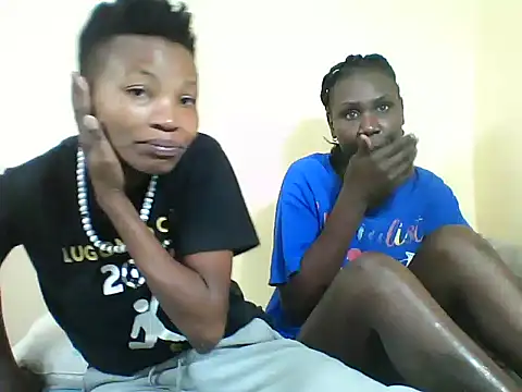 Snapshot of Bambybeauty2 chatting on June 4, 5:23 am Bambybeauty2 online show from June 4, 5:23 am