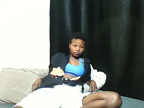 Snapshot of Bambybeauty2 chatting on June 18, 5:28 am Bambybeauty2 online show from June 18, 5:28 am