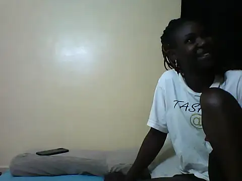 Snapshot of Bambybeauty2 chatting on June 25, 5:34 am Bambybeauty2 online show from June 25, 5:34 am
