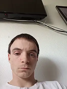 Snapshot of thomsnapchaud chatting on June 30, 9:31 am thomsnapchaud online show from June 30, 9:31 am