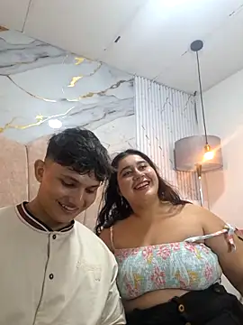 ParejaCurvy20 online show from May 18, 7:18 pm