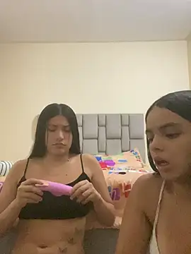Snapshot of Venusduoxx chatting on May 28, 6:43 am Venusduoxx online show from May 28, 6:43 am