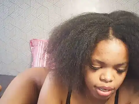 BustieLaura online show from June 26, 6:19 am