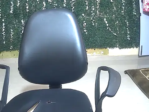 Snapshot of shallykaur chatting on June 27, 5:13 am shallykaur online show from June 27, 5:13 am