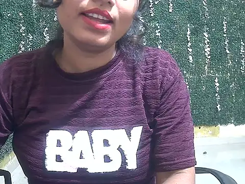 Snapshot of shallykaur chatting on June 13, 3:48 am shallykaur online show from June 13, 3:48 am