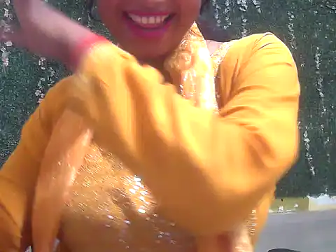 Snapshot of shallykaur chatting on June 12, 3:59 am shallykaur online show from June 12, 3:59 am