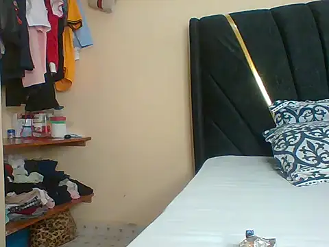 petite cuteass online show from May 21, 8:34 am