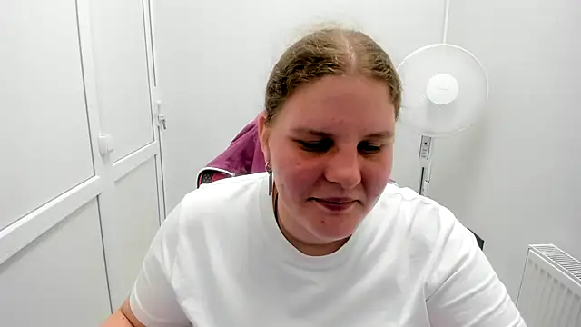 Bella shyy  online show from July 8, 2:18 pm