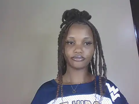 PrettyT5 online show from August 4, 8:24 pm