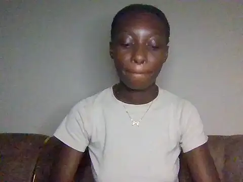Snapshot of miss_petite0 chatting on June 8, 1:28 am miss petite0 online show from June 8, 1:28 am