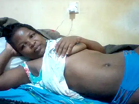Snapshot of Camilla-Sweets chatting on June 16, 6:13 am Camilla-Sweets online show from June 16, 6:13 am