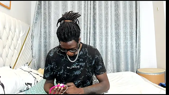 Snapshot of Charlies_Angelz chatting on June 29, 7:13 pm Charlies Angelz online show from June 29, 7:13 pm