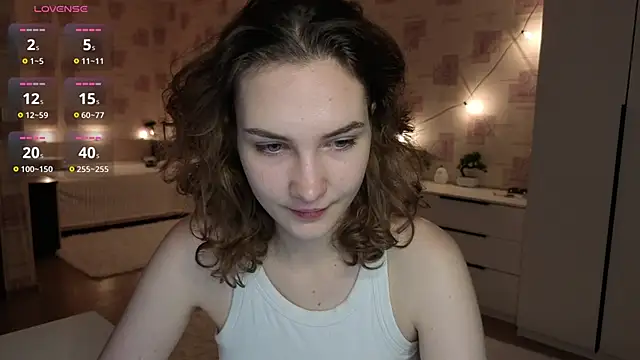 Snapshot of Megan_swiftss chatting on June 19, 7:20 pm Megan swiftss online show from June 19, 7:20 pm