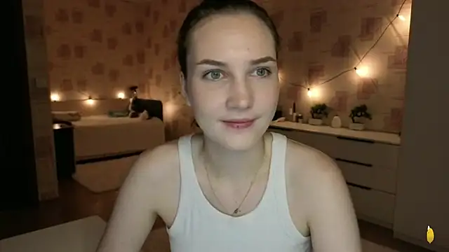 Snapshot of Megan_swiftss chatting on June 10, 7:15 pm Megan swiftss online show from June 10, 7:15 pm
