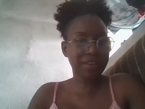 Snapshot of cacauzinhababy chatting on May 18, 6:23 pm cacauzinhababy online show from May 18, 6:23 pm