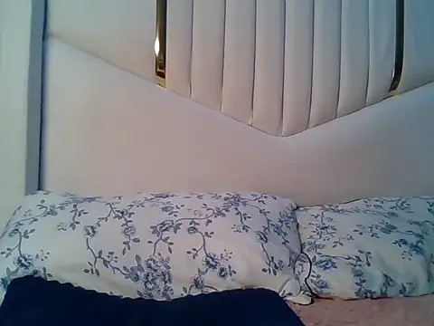 Snapshot of Serena21 chatting on June 14, 2:29 pm Serena21 online show from June 14, 2:29 pm