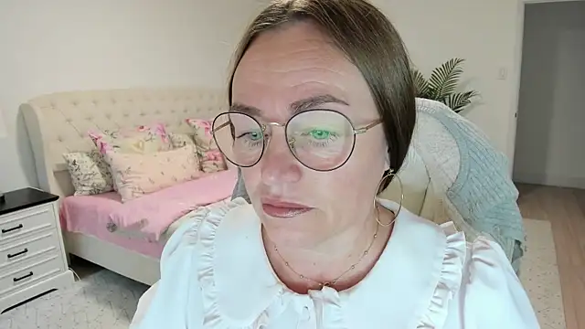 Snapshot of Vika73 chatting on July 10, 11:21 am Vika73 online show from July 10, 11:21 am