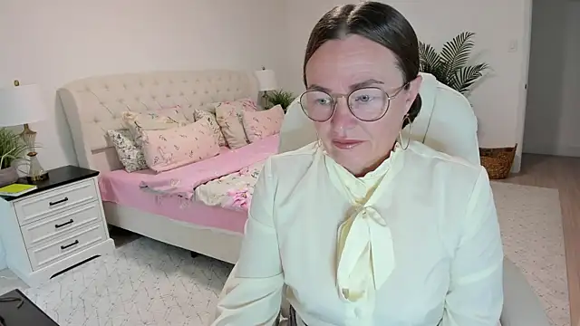 Snapshot of Vika73 chatting on July 11, 12:16 pm Vika73 online show from July 11, 12:16 pm