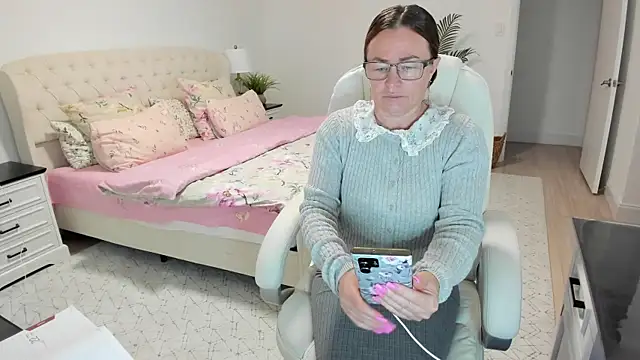 Snapshot of Vika73 chatting on July 7, 11:47 am Vika73 online show from July 7, 11:47 am