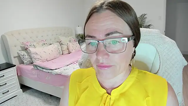 Snapshot of Vika73 chatting on June 17, 10:47 am Vika73 online show from June 17, 10:47 am