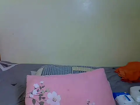 Snapshot of Pearl_petite chatting on June 24, 7:55 pm Pearl petite online show from June 24, 7:55 pm