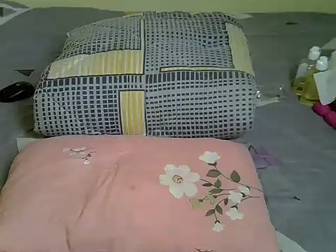 Snapshot of Pearl_petite chatting on June 25, 8:14 pm Pearl petite online show from June 25, 8:14 pm