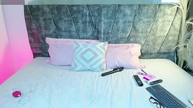MadisonCollinss  online show from July 3, 12:33 pm