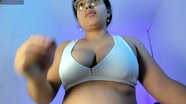 Snapshot of milkqueenboobs chatting on May 27, 5:20 pm milkqueenboobs online show from May 27, 5:20 pm