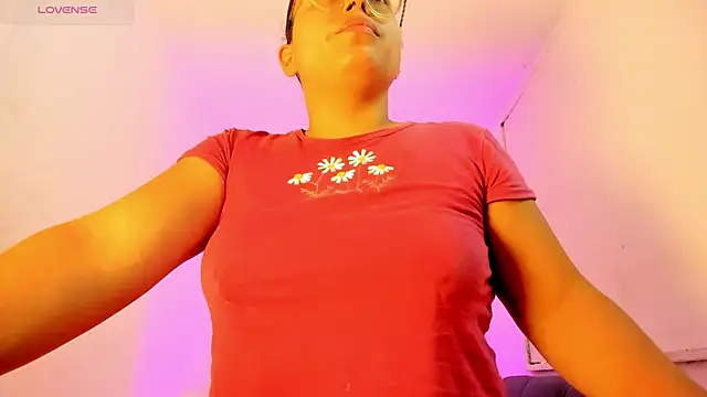 Snapshot of milkqueenboobs chatting on June 30, 5:57 pm milkqueenboobs online show from June 30, 5:57 pm