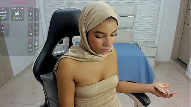 Snapshot of Layla_irfan chatting on July 3, 7:20 pm Layla irfan online show from July 3, 7:20 pm