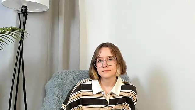 JaclynBoluda online show from May 18, 1:05 pm