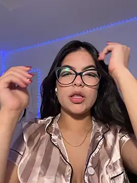 Viicky15 online show from May 16, 11:26 pm
