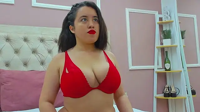 nia taylorX online show from June 6, 8:25 pm