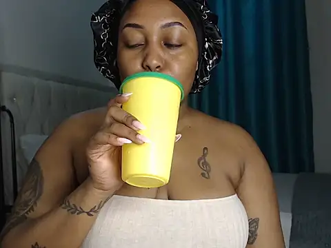 Snapshot of Mamacita_Boo chatting on June 8, 2:28 pm Mamacita Boo online show from June 8, 2:28 pm