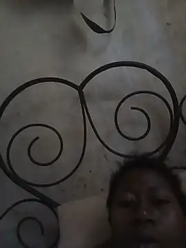 Snapshot of azina2 chatting on July 16, 4:31 am azina2 online show from July 16, 4:31 am