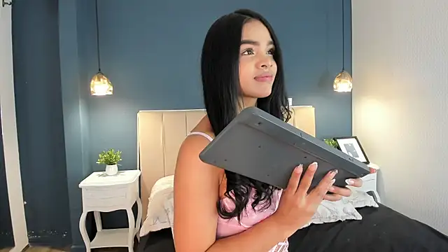 Snapshot of Dania_gh chatting on July 3, 11:39 am Dania gh online show from July 3, 11:39 am