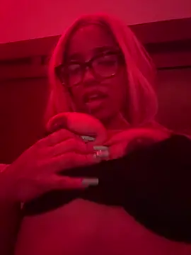 Tinyholeforpapi online show from May 16, 11:59 pm