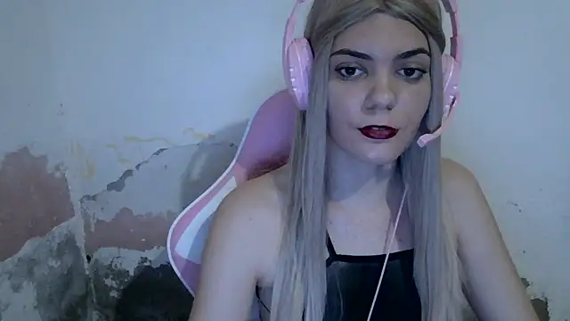 Snapshot of Angel_Ristoww chatting on June 3, 11:53 pm Angel Ristoww online show from June 3, 11:53 pm