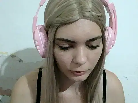 Snapshot of Angel_Ristoww chatting on May 22, 1:14 am Angel Ristoww online show from May 22, 1:14 am