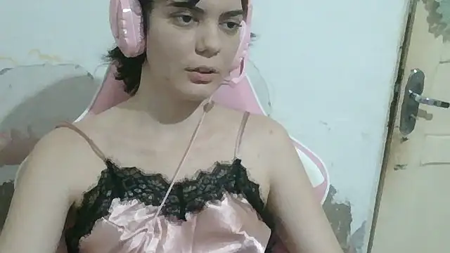 Snapshot of Angel_Ristoww chatting on June 22, 12:49 am Angel Ristoww online show from June 22, 12:49 am