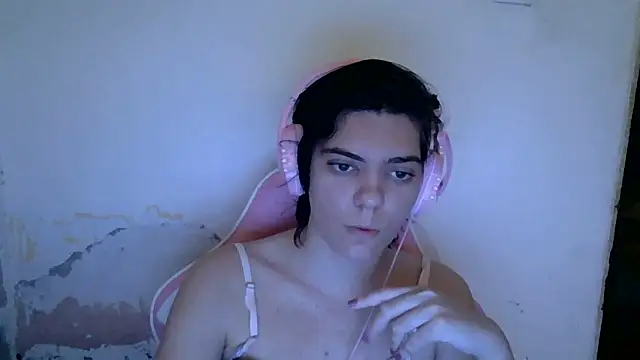 Snapshot of Angel_Ristoww chatting on June 2, 4:40 pm Angel Ristoww online show from June 2, 4:40 pm