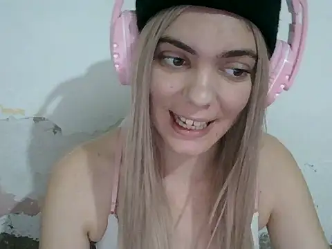 Snapshot of Angel_Ristoww chatting on May 20, 1:35 am Angel Ristoww online show from May 20, 1:35 am