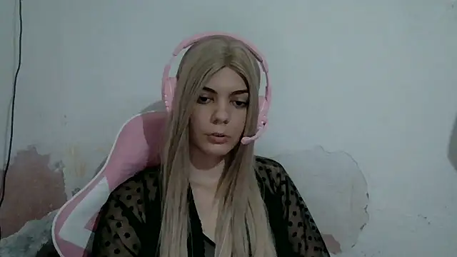 Snapshot of Angel_Ristoww chatting on June 5, 12:59 am Angel Ristoww online show from June 5, 12:59 am