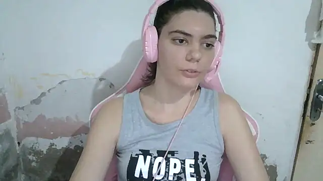 Snapshot of Angel_Ristoww chatting on May 31, 10:21 pm Angel Ristoww online show from May 31, 10:21 pm