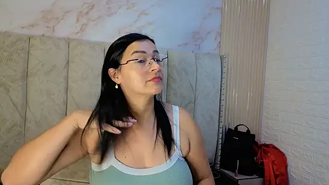 JuliaFerrer online show from May 17, 5:29 am