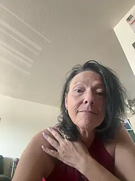 Snapshot of sassybrunette75 chatting on June 1, 5:56 pm sassybrunette75 online show from June 1, 5:56 pm